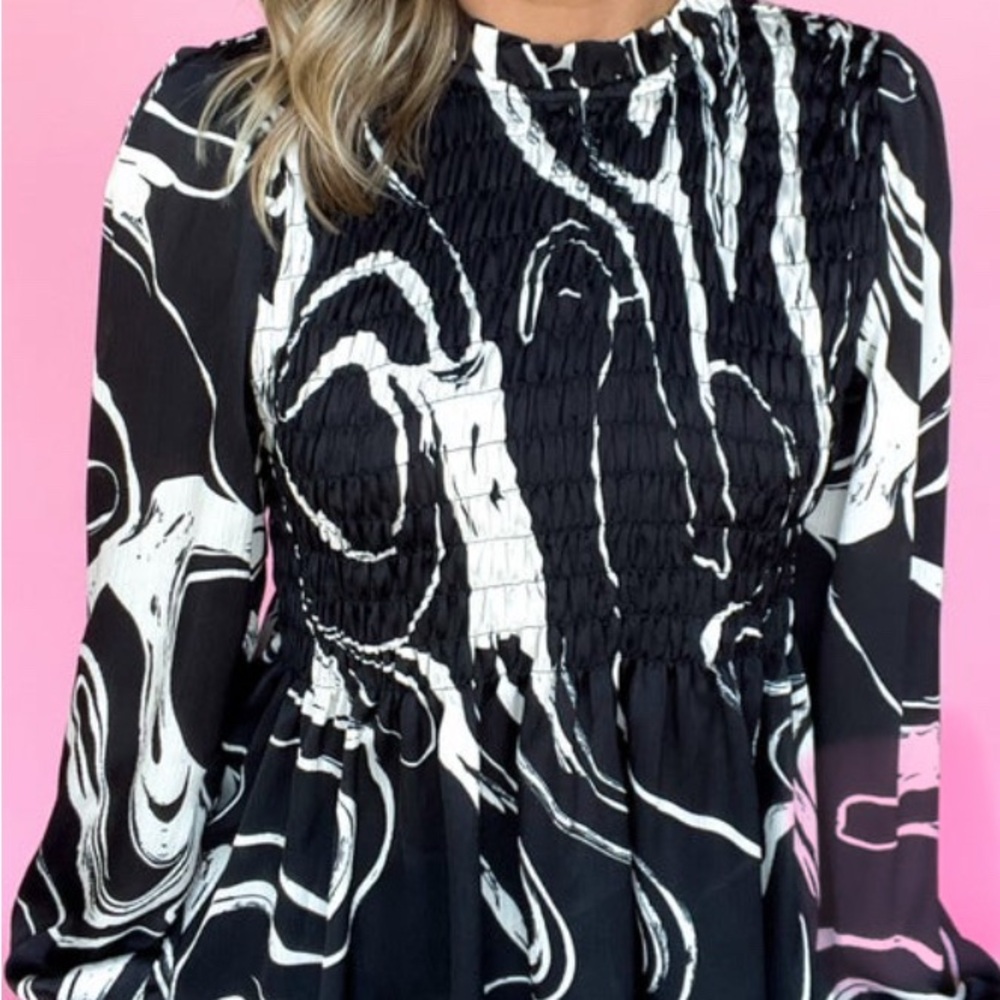 JODIFL Black and White Swirl Blouse